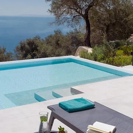 Saphira By Whitedream Willa Katávolos